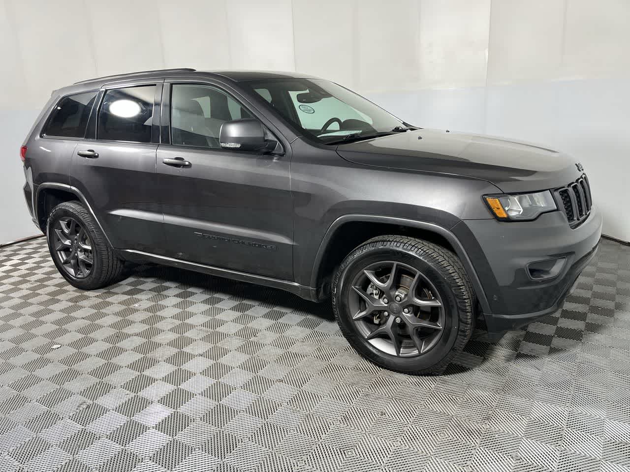 2021 Jeep Grand Cherokee — side profile view