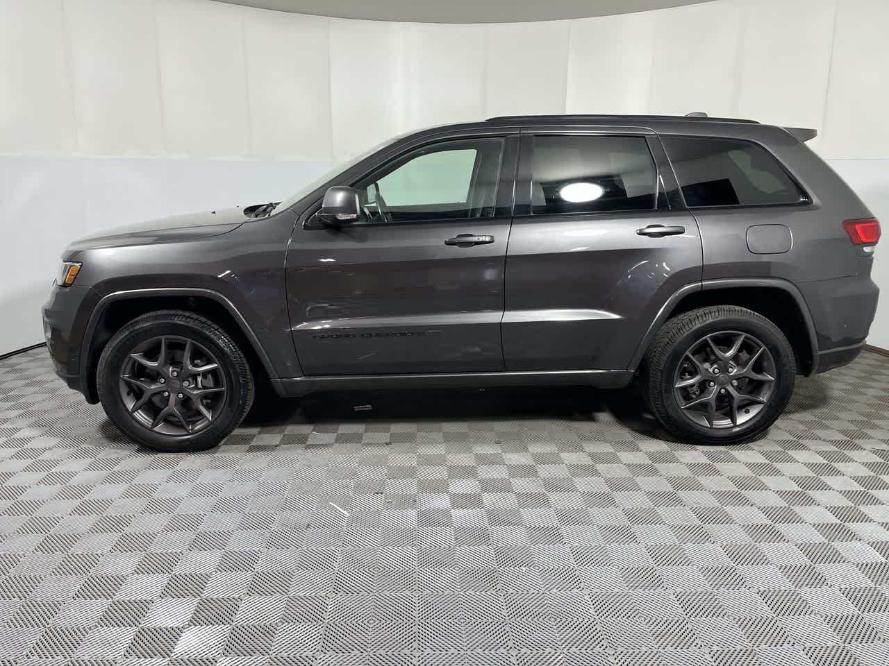 2021 Jeep Grand Cherokee — detail view