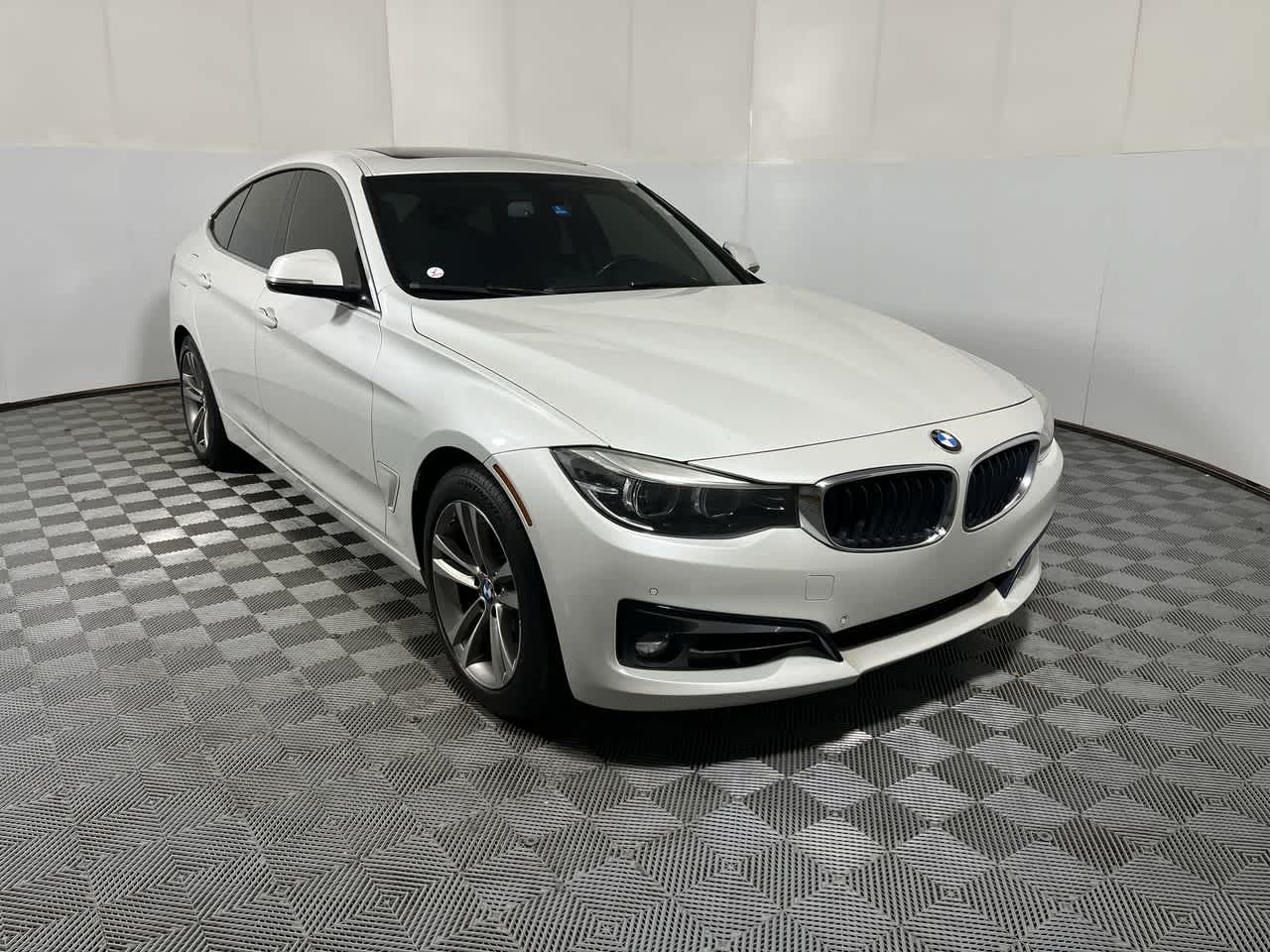 2017 BMW 330i xDrive — side profile view