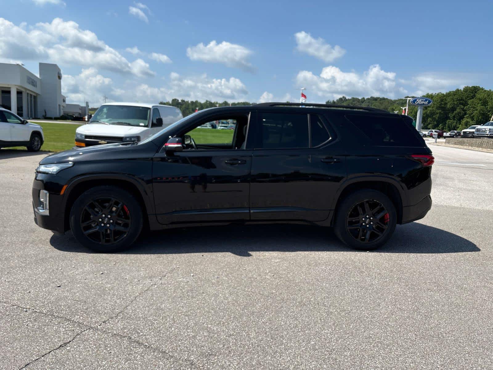 2023 Chevrolet Traverse — side profile view
