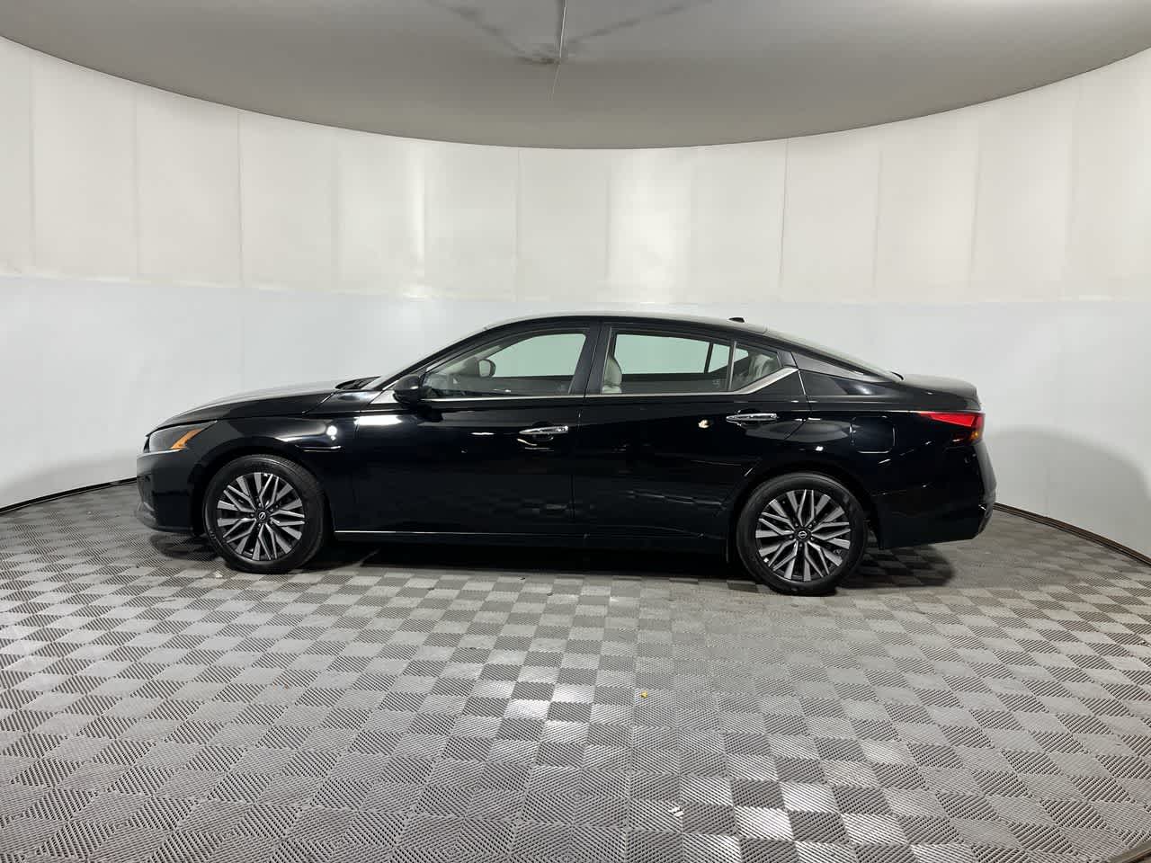 2025 Nissan Altima — detail view