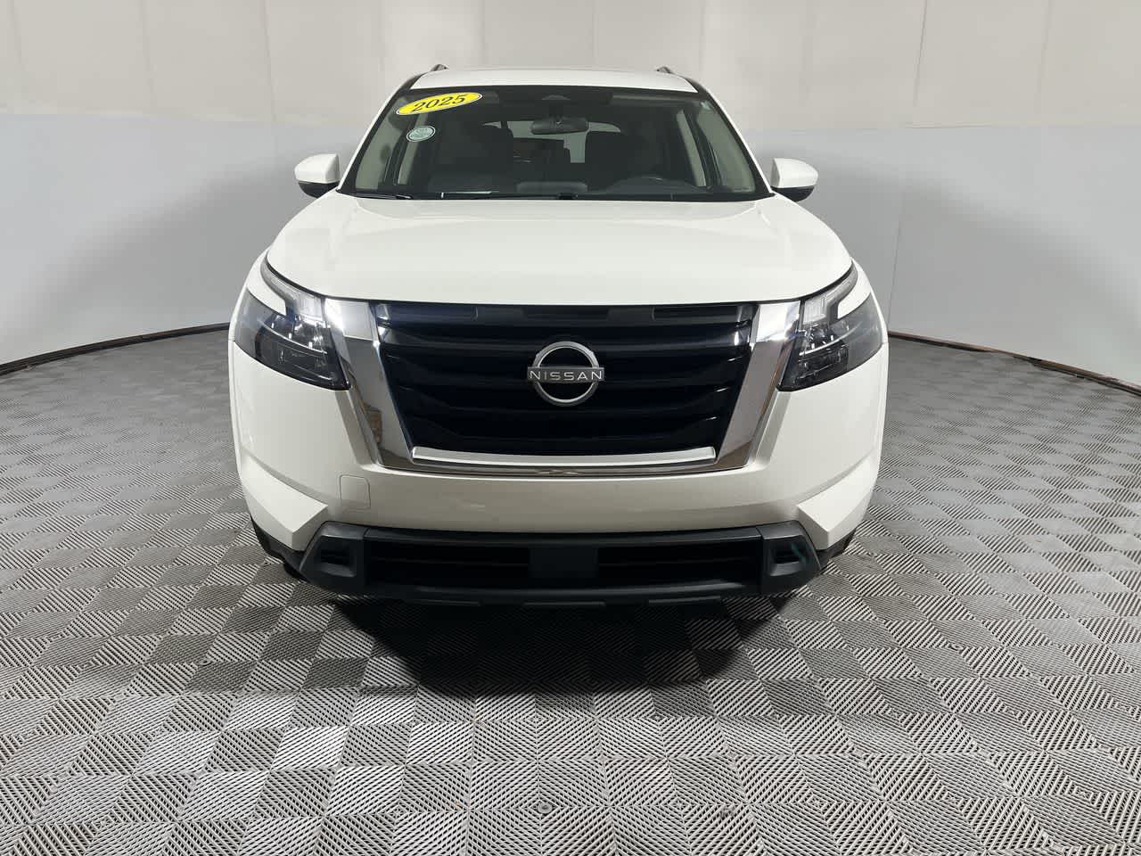 2025 Nissan Pathfinder — rear three-quarter view