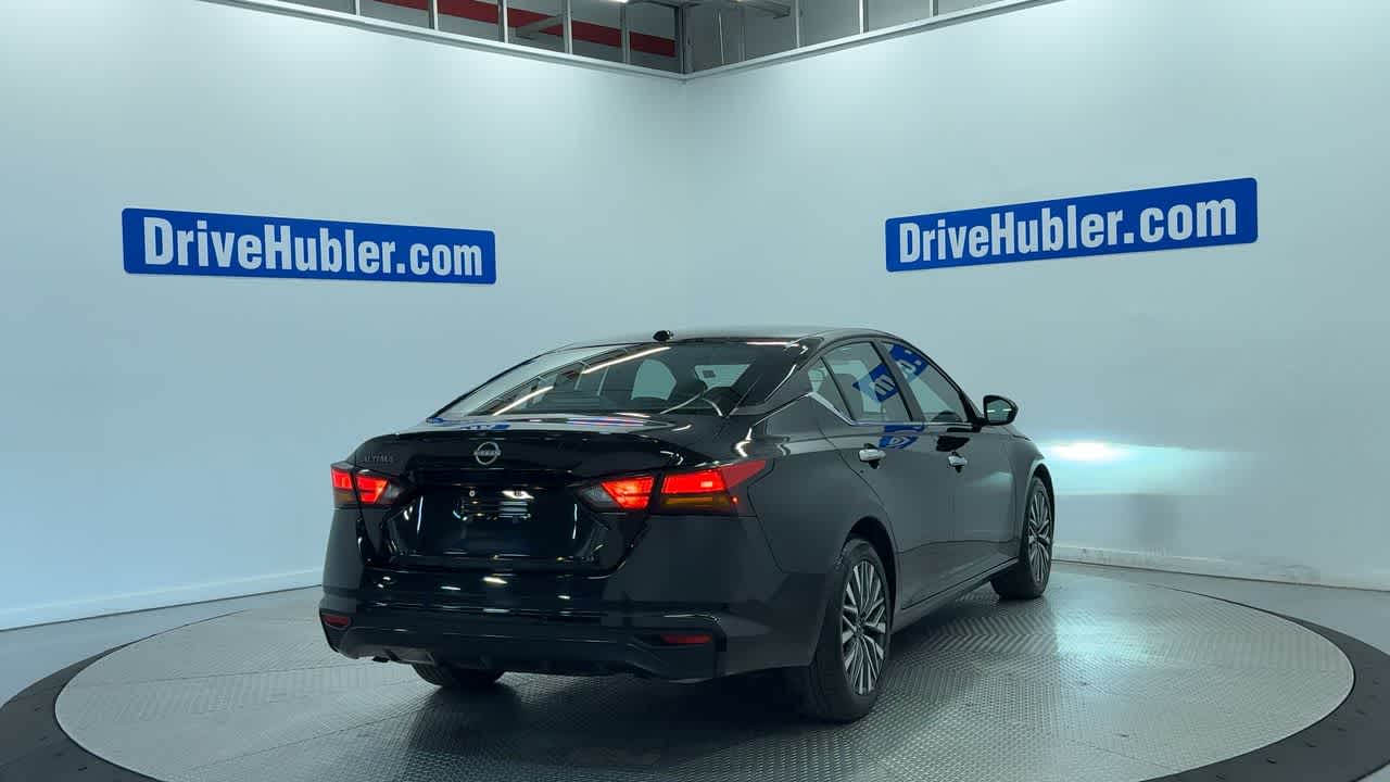 2025 Nissan Altima — side profile view